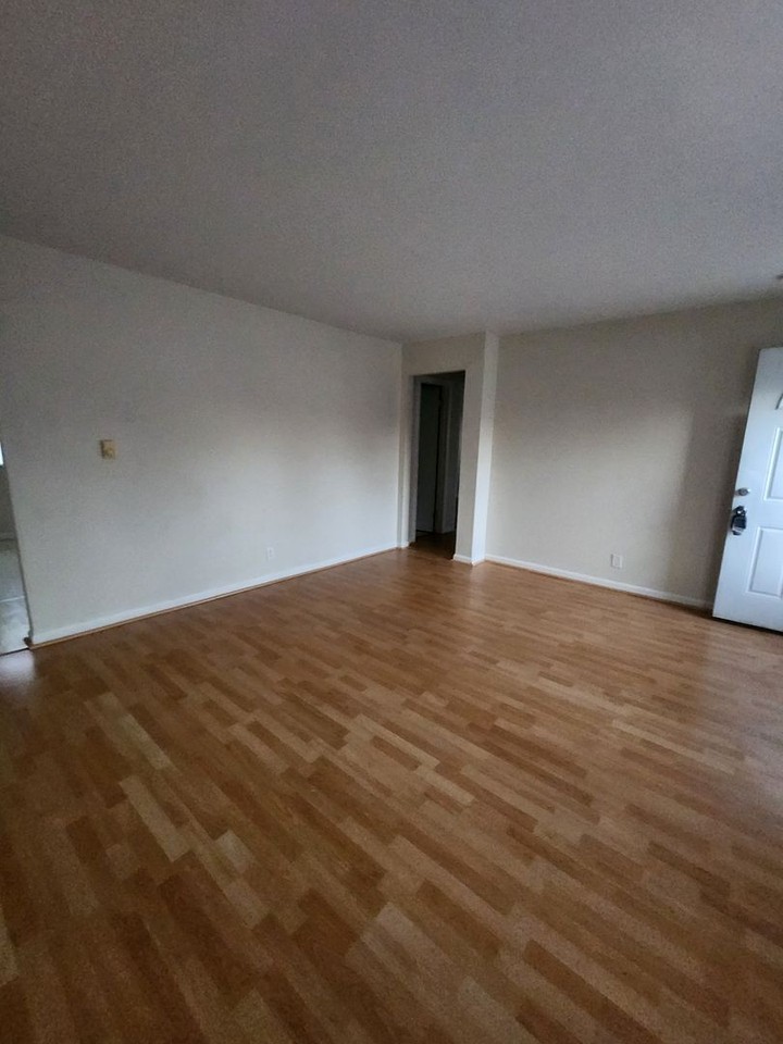 5408 Chelsea Rd - Photo 3 of 10