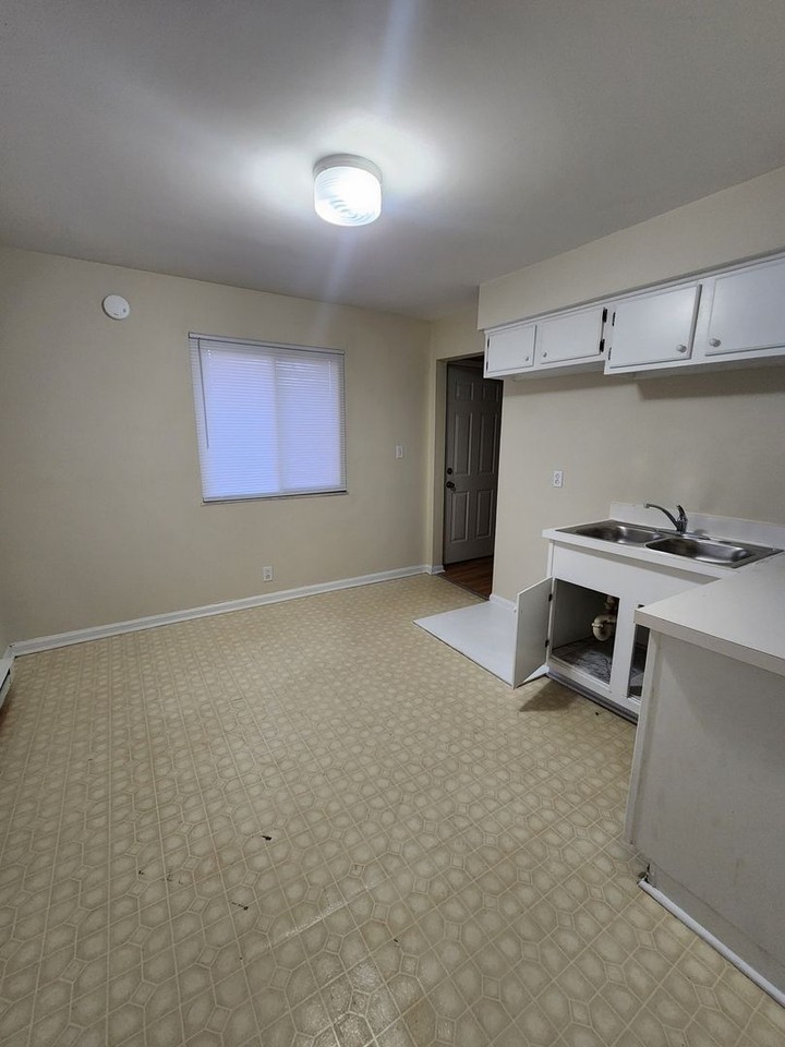 5408 Chelsea Rd - Photo 4 of 10