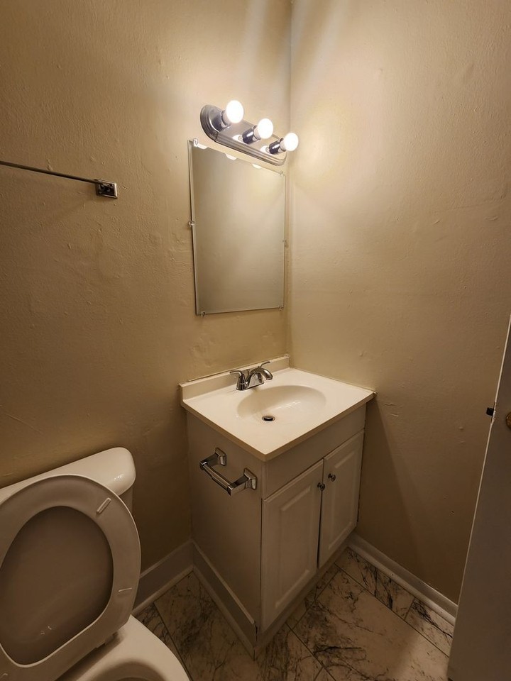 5408 Chelsea Rd - Photo 6 of 10