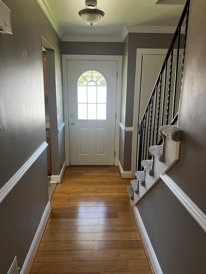 718 N Maxwell Ave - Photo 2 of 10