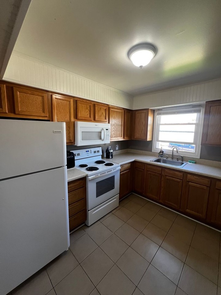 718 N Maxwell Ave - Photo 3 of 10