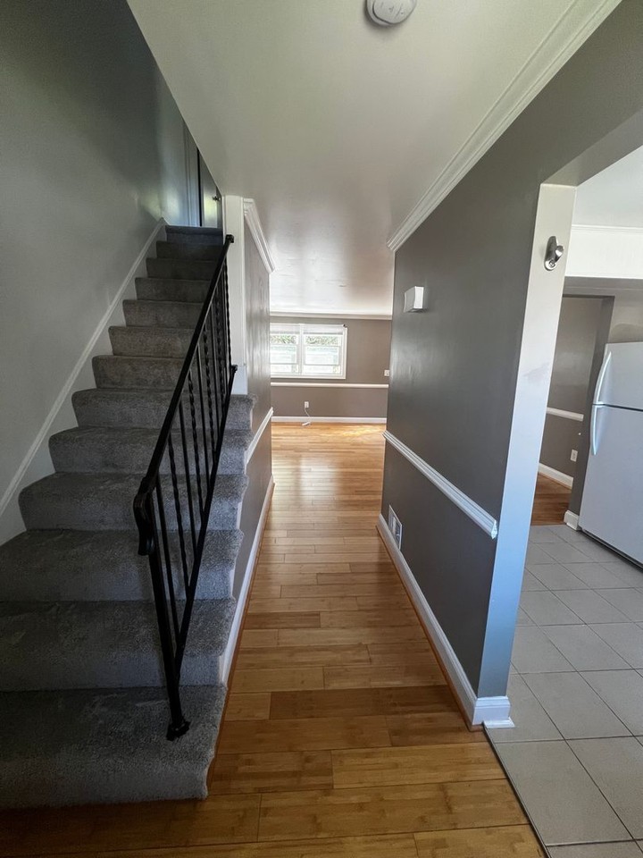 718 N Maxwell Ave - Photo 4 of 10