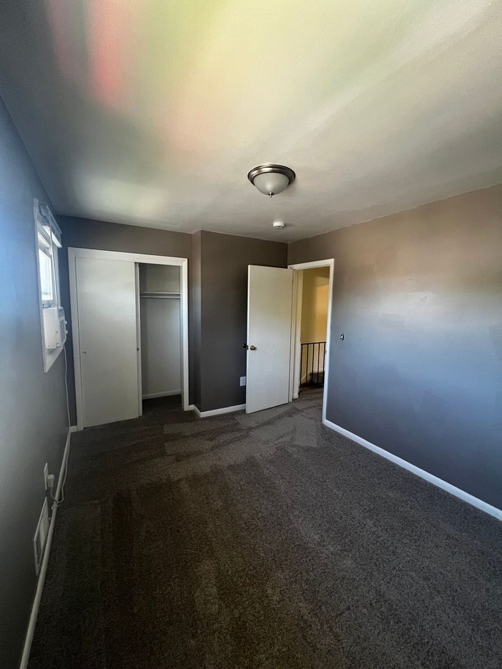 718 N Maxwell Ave - Photo 6 of 10