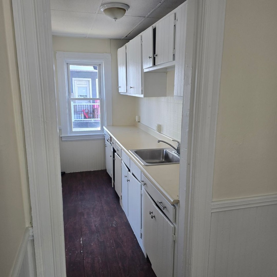 205 Bell St - Photo 3 of 14