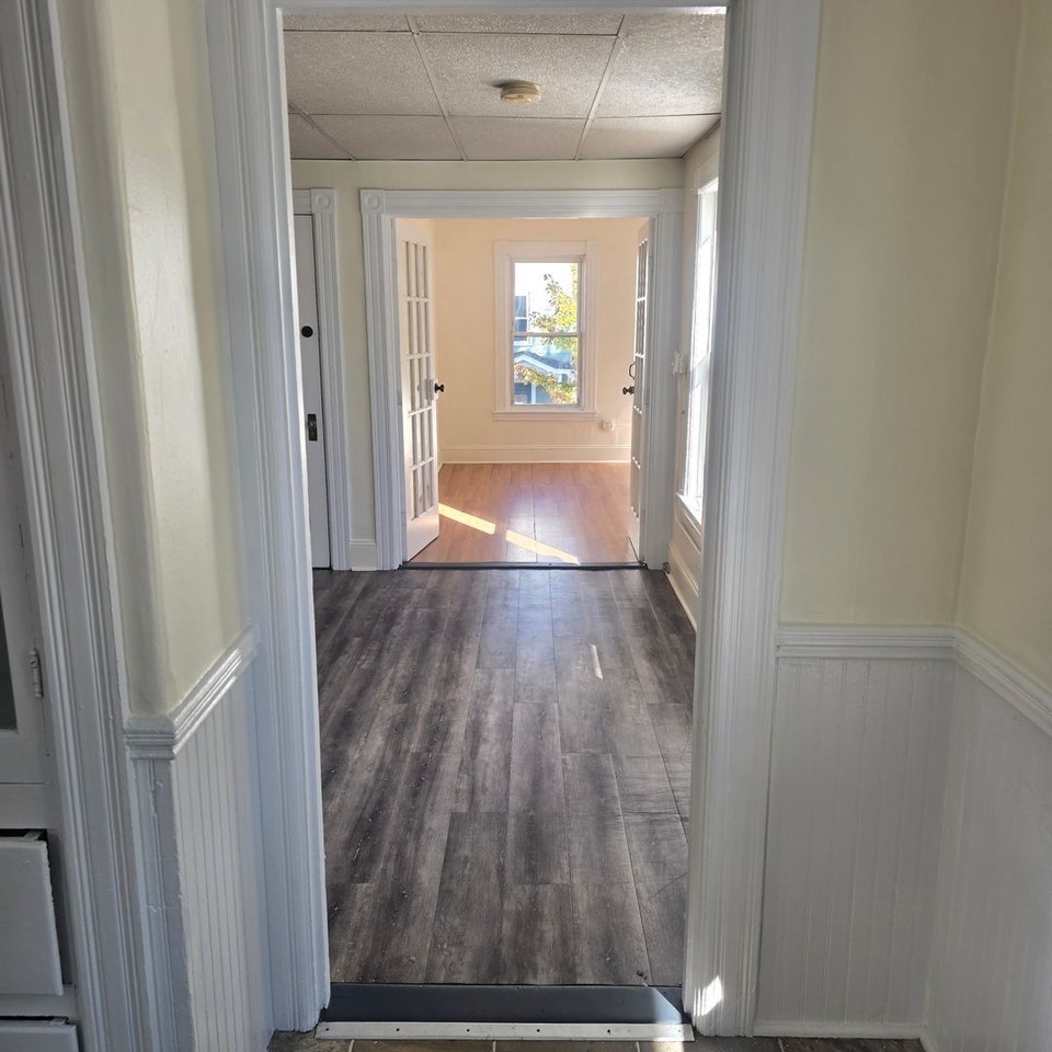 205 Bell St - Photo 6 of 14