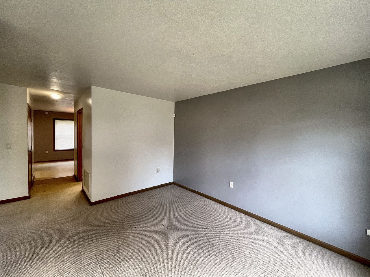 512 E Rose St - Photo 3 of 17