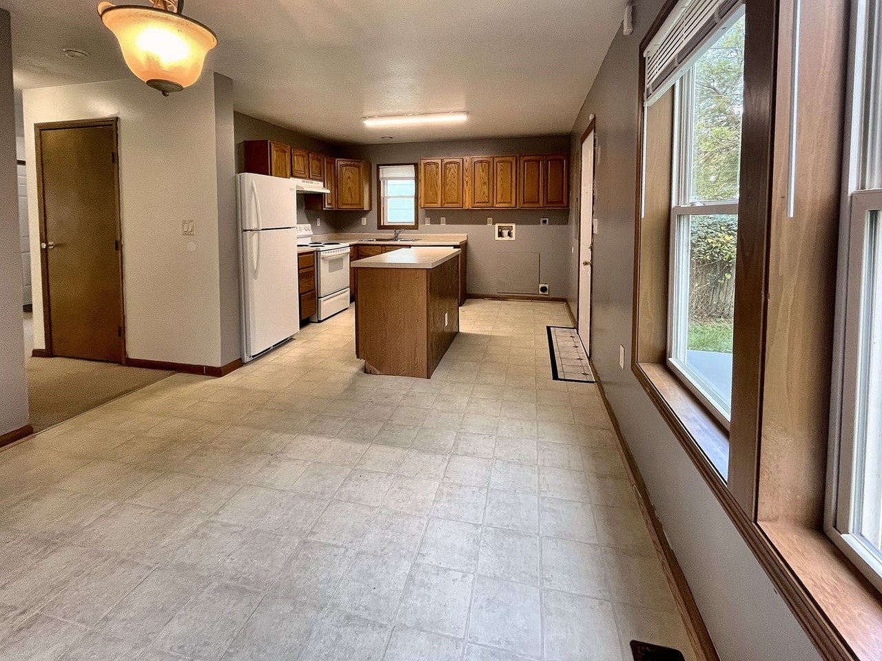 512 E Rose St - Photo 4 of 17