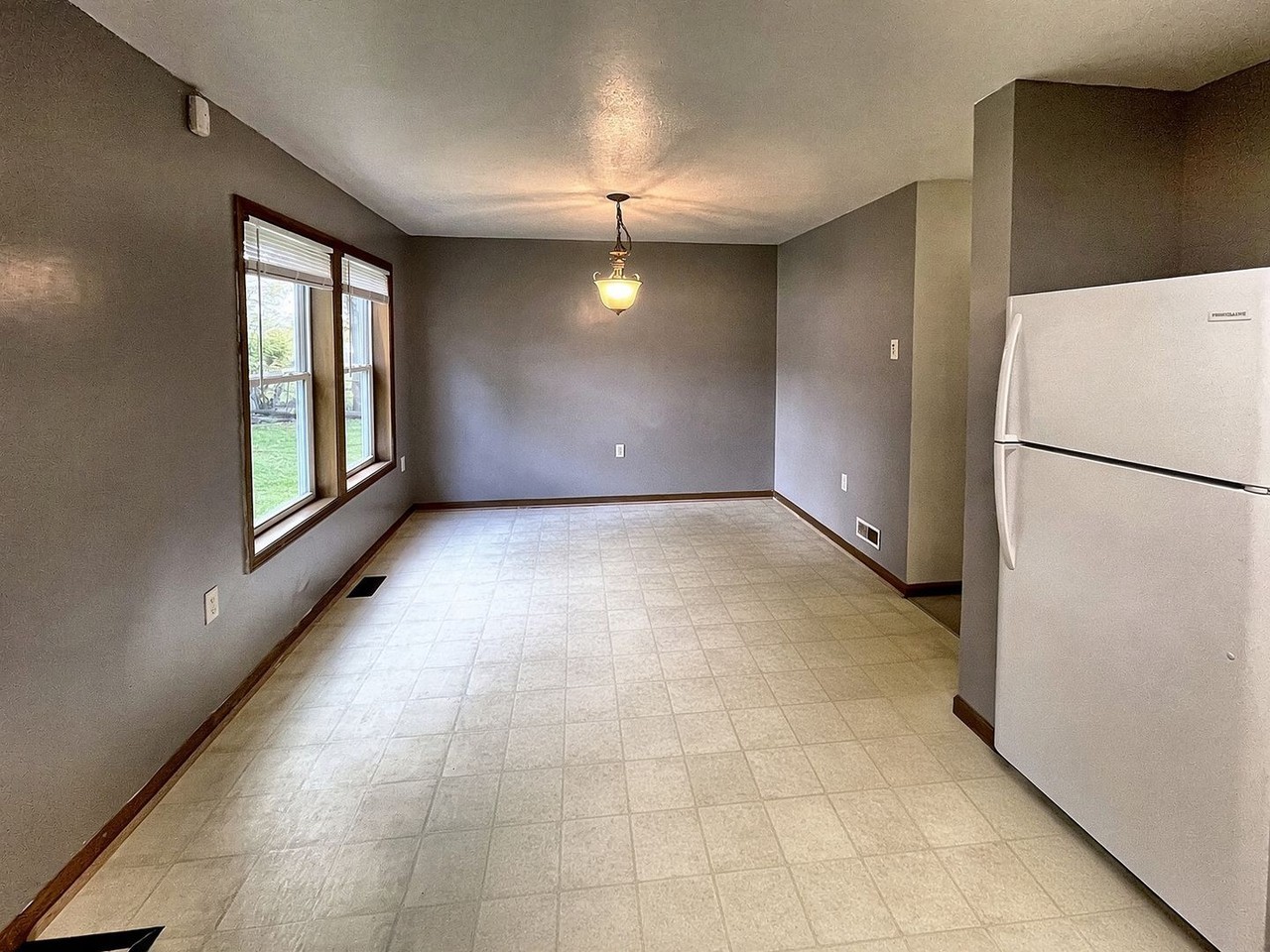 512 E Rose St - Photo 6 of 17