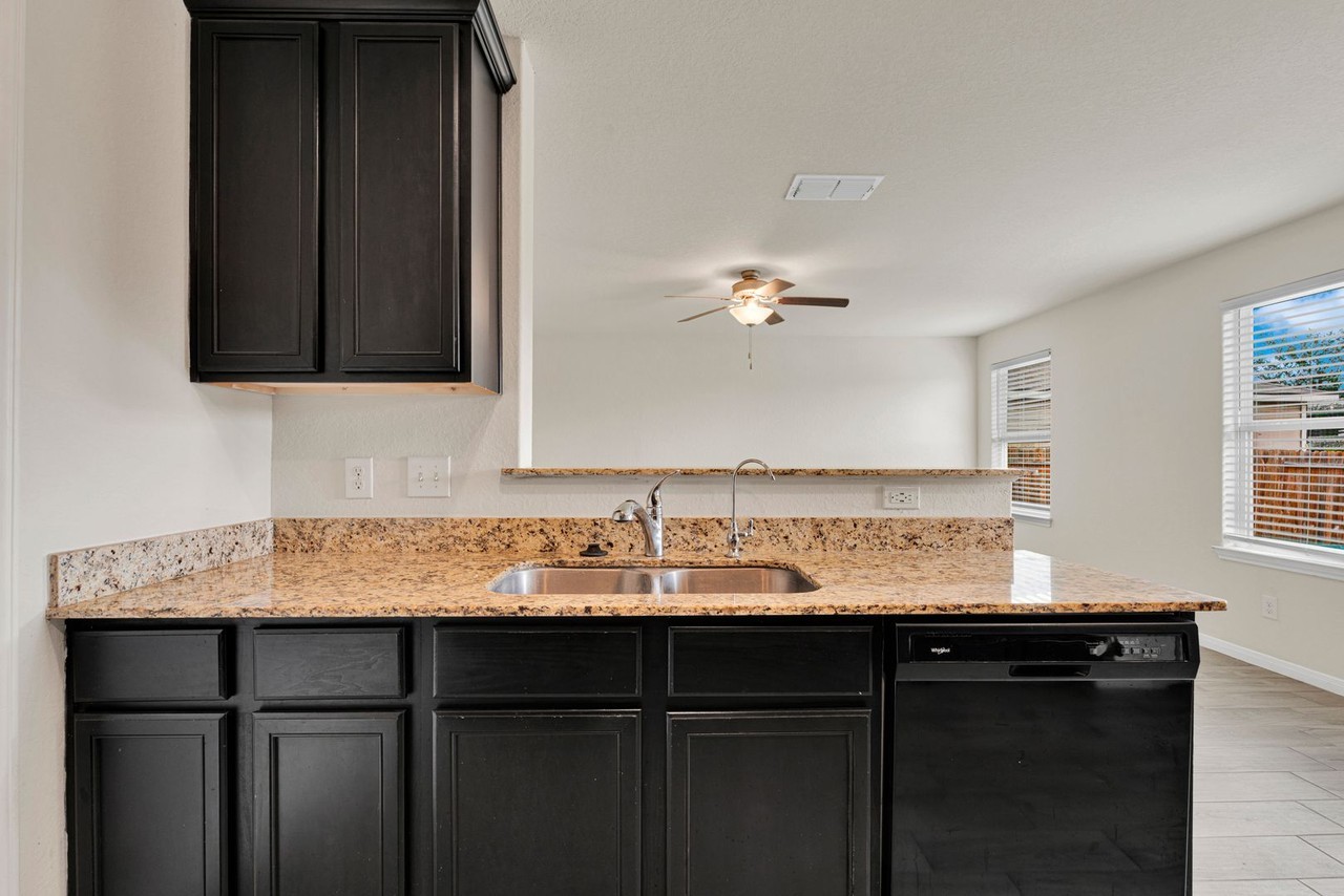 11714 Nucio Rdg - Photo 6 of 20