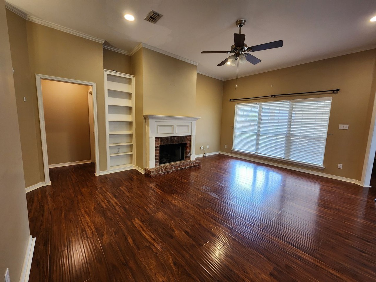 3206 Hanover Ct - Photo 2 of 13