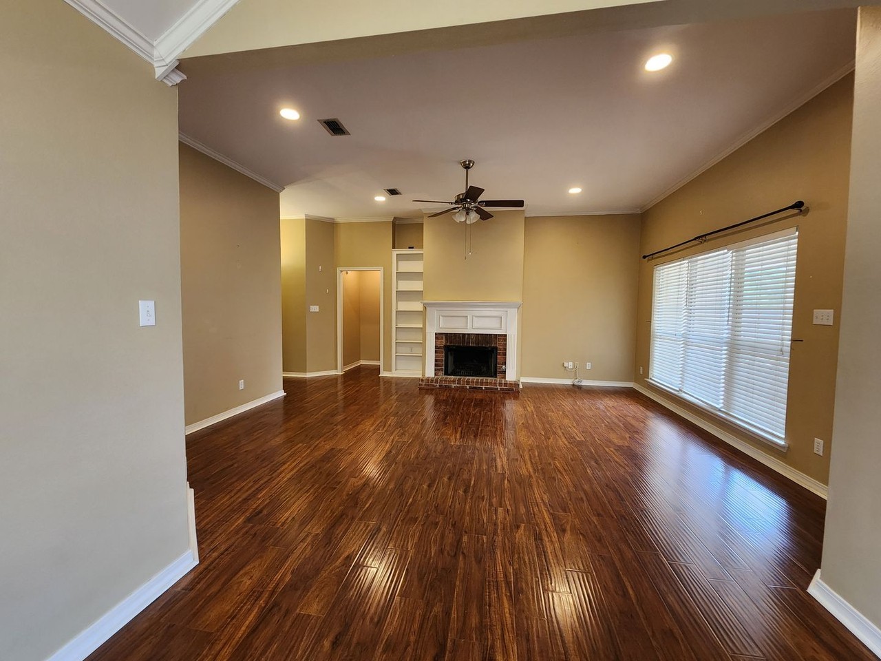 3206 Hanover Ct - Photo 3 of 13