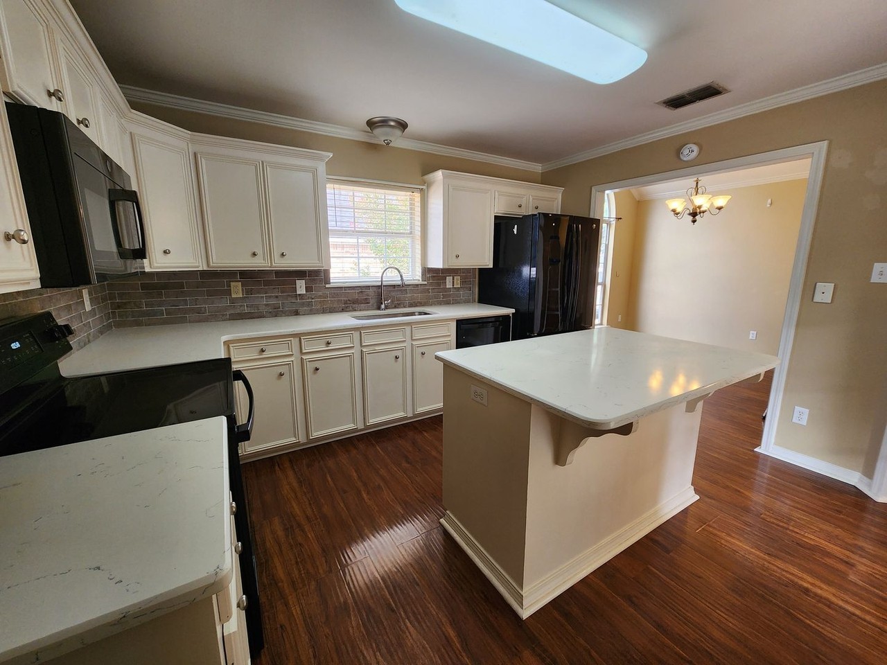 3206 Hanover Ct - Photo 4 of 13