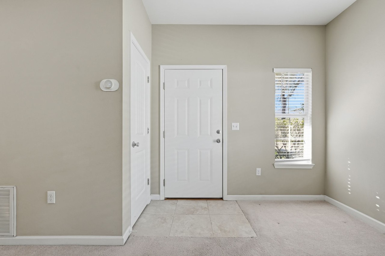 100 Matt Blvd - Photo 3 of 38