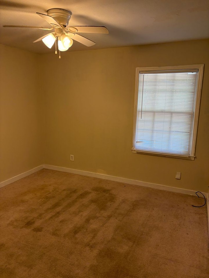 2021 Lancaster Dr - Photo 4 of 11