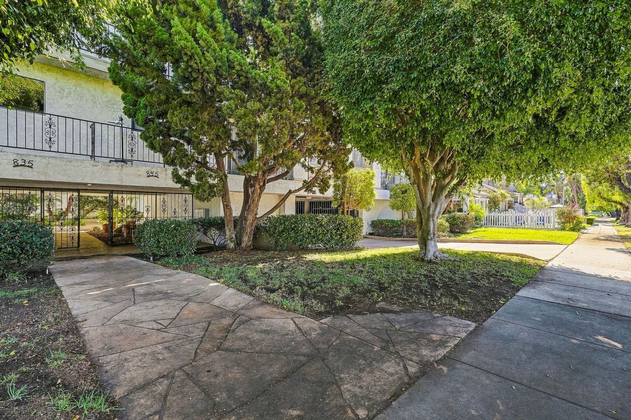 845 E Ave - Photo 4 of 38