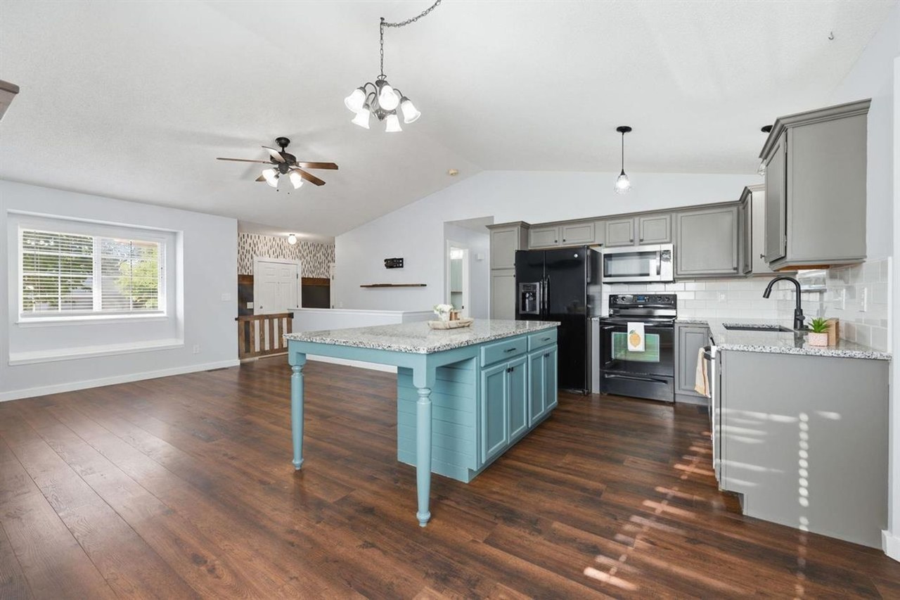 11706 W Westport St - Photo 3 of 21