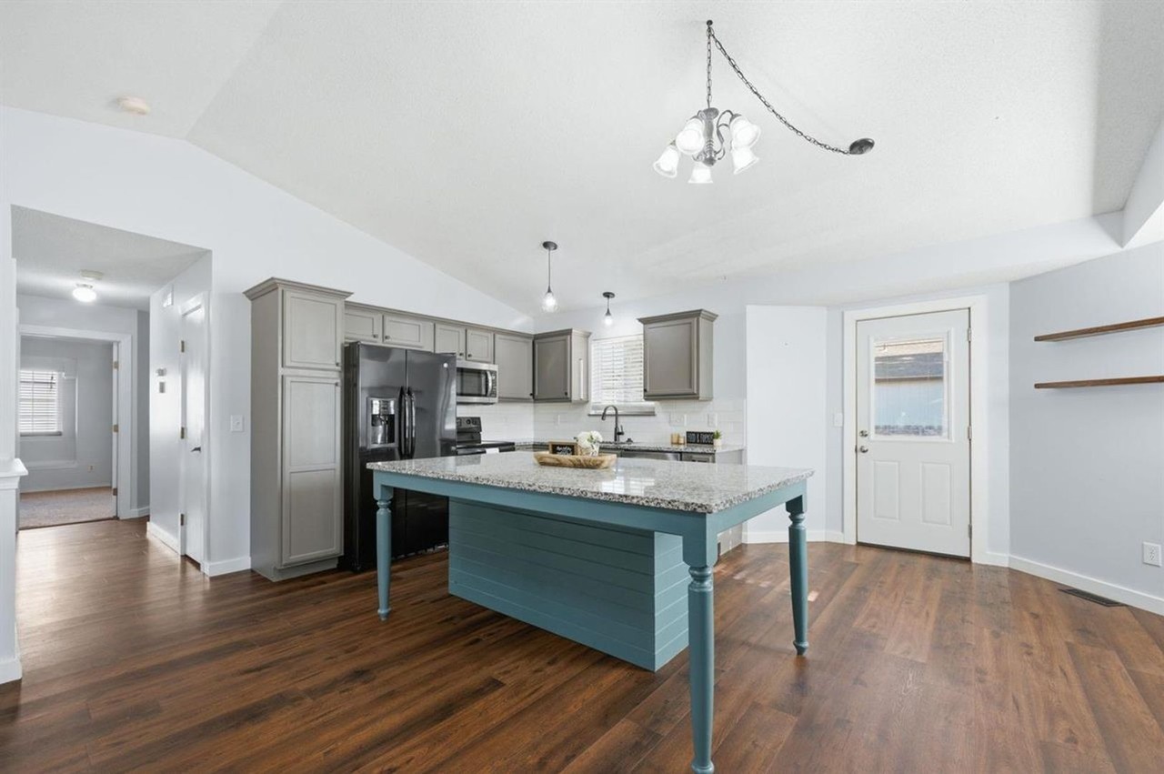 11706 W Westport St - Photo 5 of 21