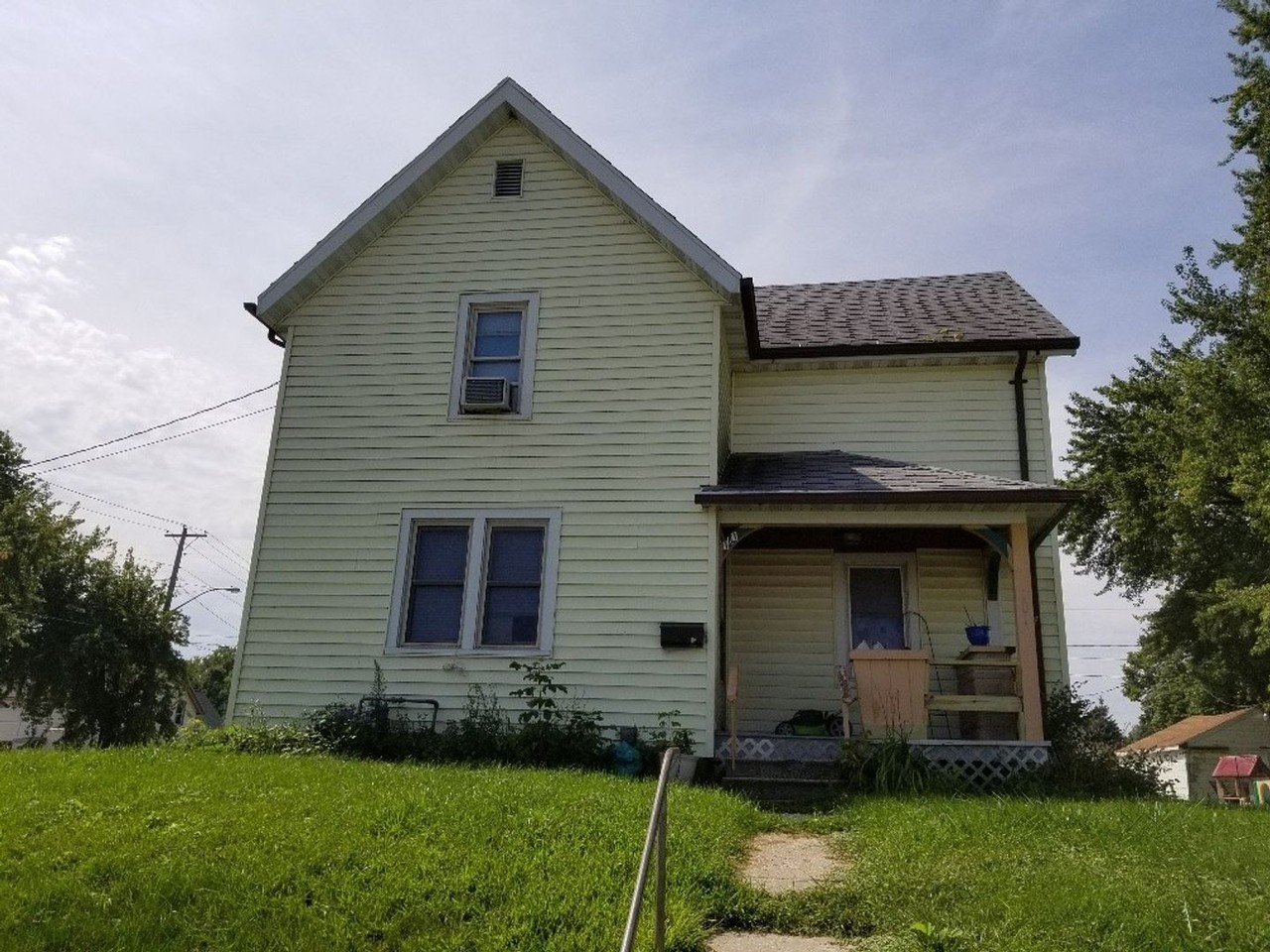 101 W 4th St - Photo 2 of 15