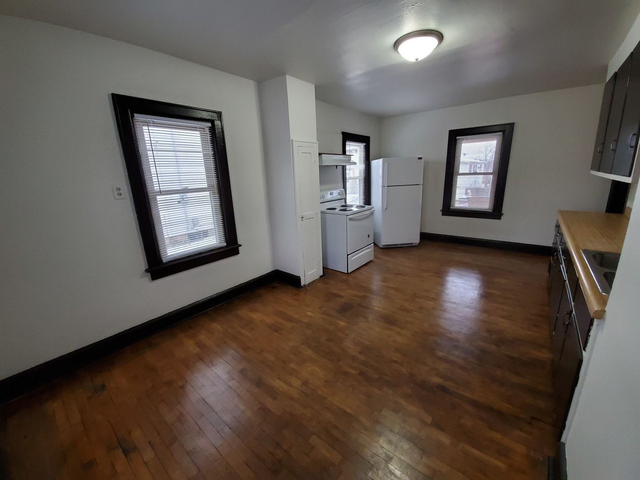 101 W 4th St - Photo 5 of 15