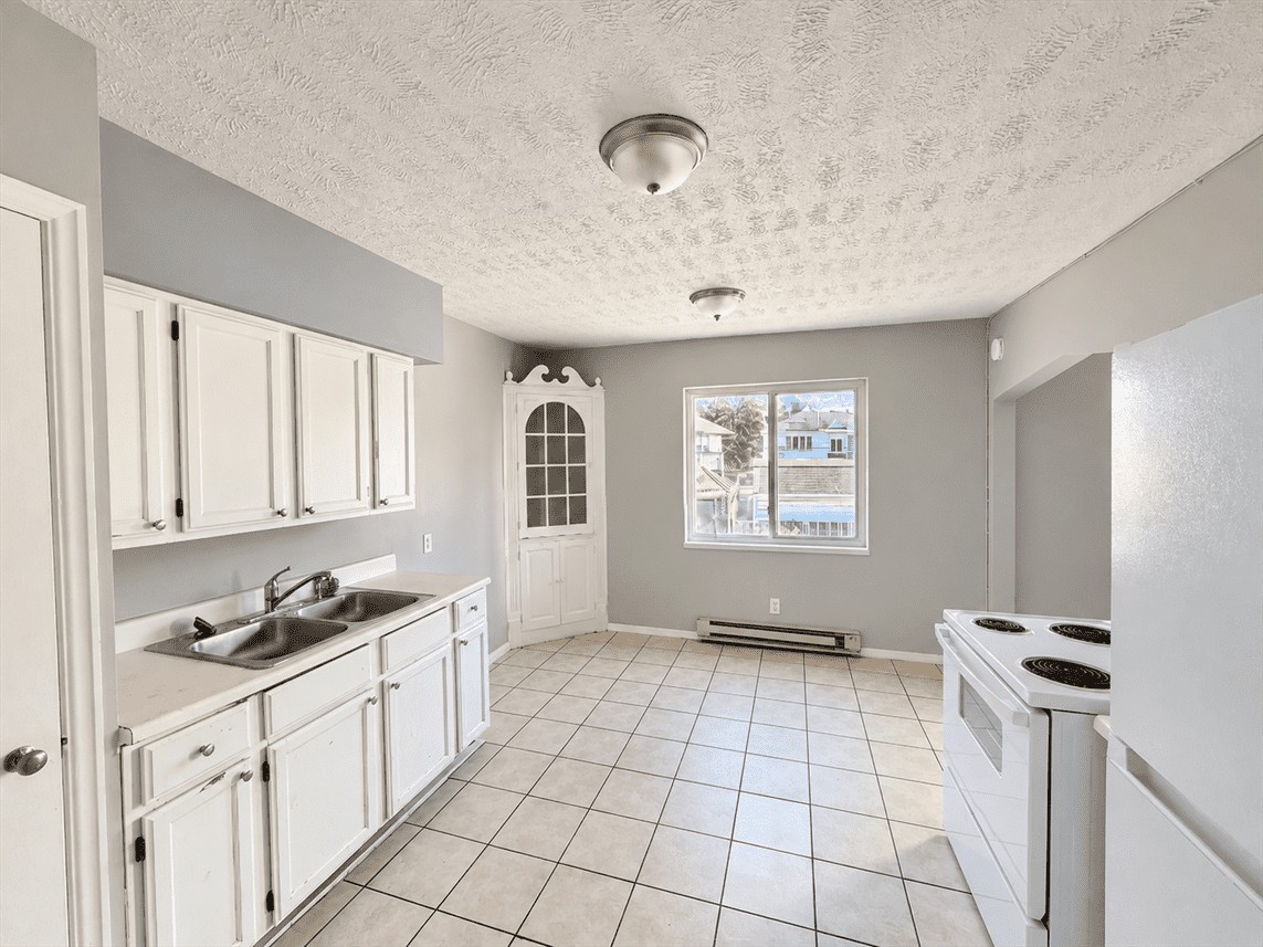 455 Forest Ave #8 - Photo 2 of 11