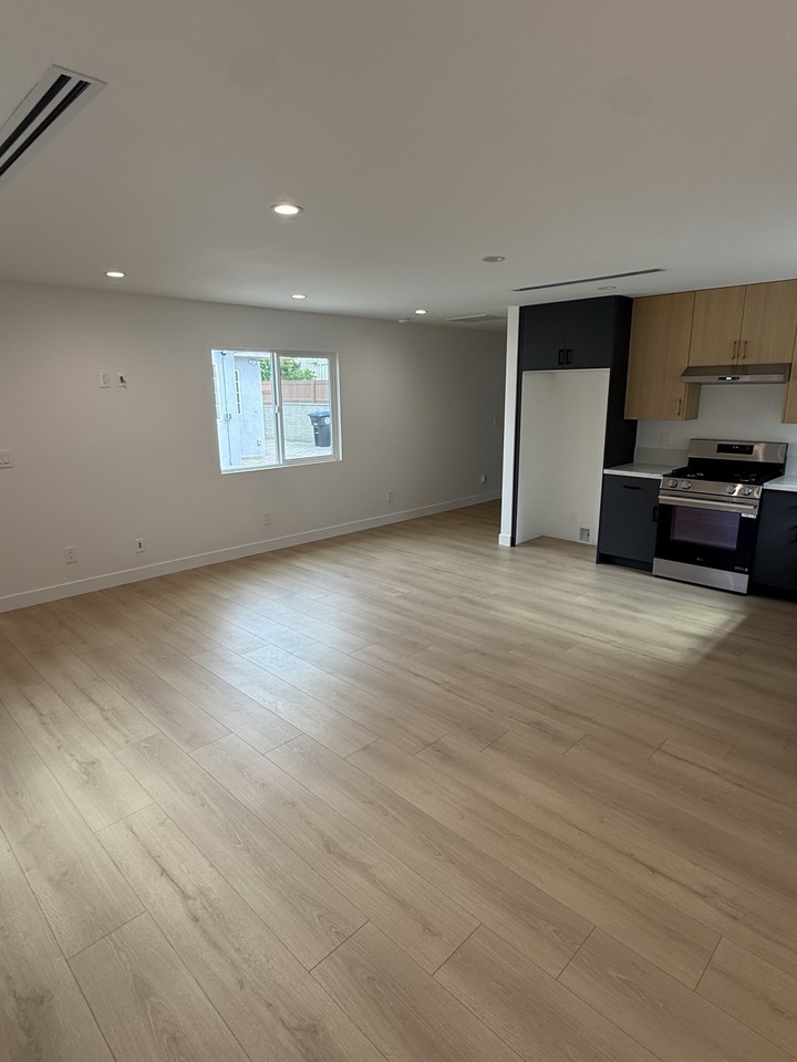 644 W Doran St #NA - Photo 2 of 11