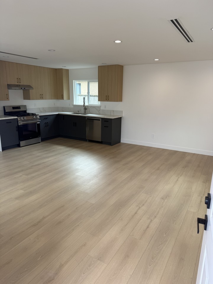 644 W Doran St #NA - Photo 3 of 11
