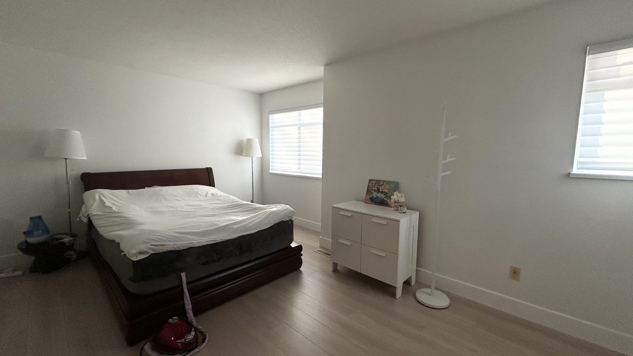 10238 155a St - Photo 2 of 14