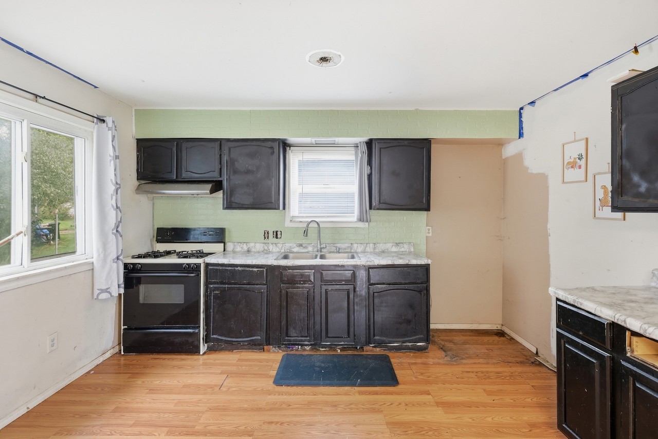 1903 Williamson St #1 - Photo 3 of 10