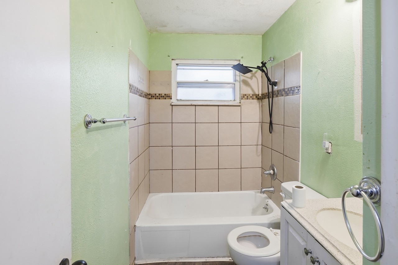 1903 Williamson St #1 - Photo 5 of 10