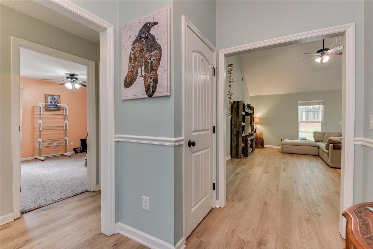 1071 Ackerman Dr - Photo 3 of 35