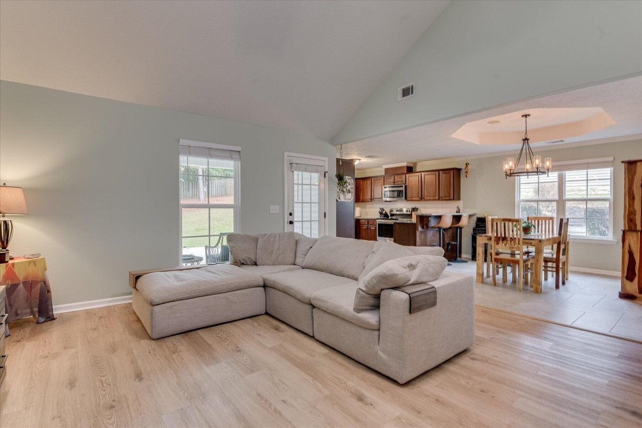 1071 Ackerman Dr - Photo 5 of 35