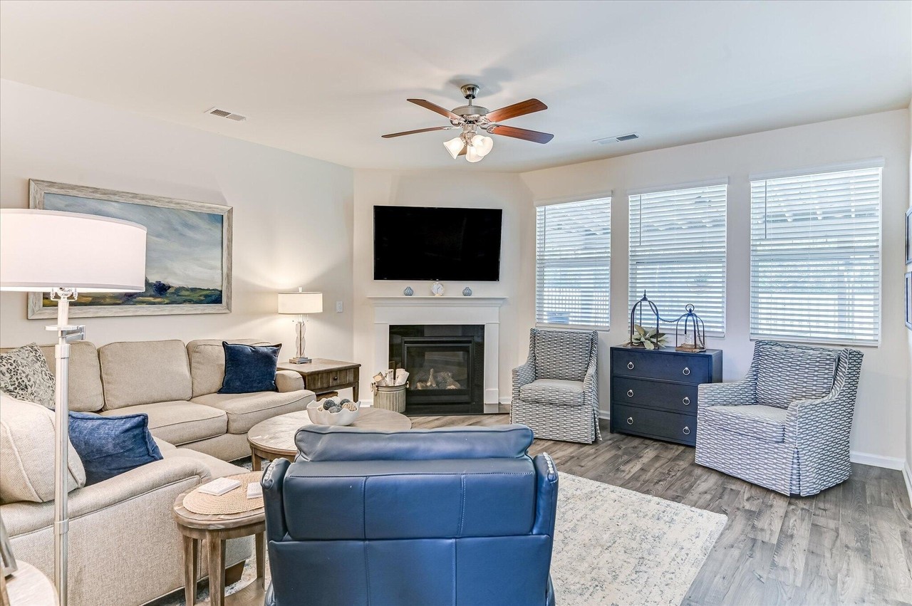 4087 Sorensten Dr - Photo 3 of 45