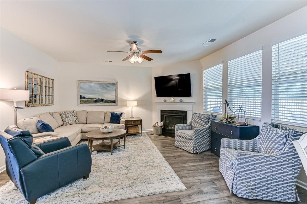 4087 Sorensten Dr - Photo 4 of 45