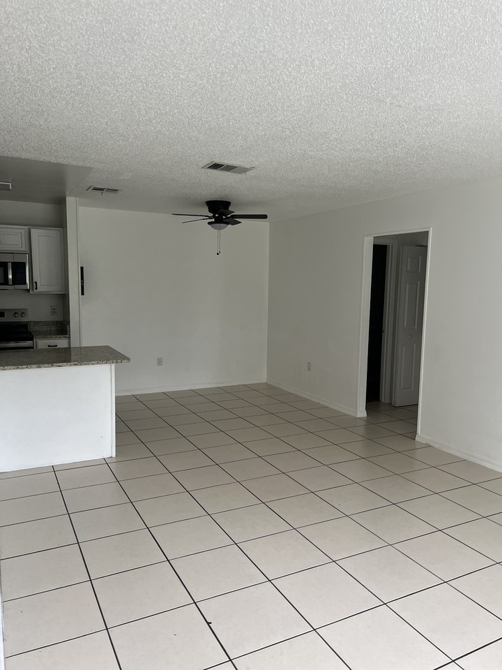 410 Thor Ave Se #3 - Photo 4 of 30