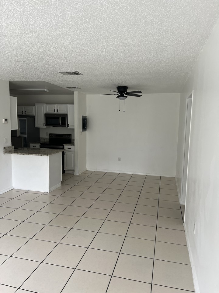 410 Thor Ave Se #3 - Photo 5 of 30