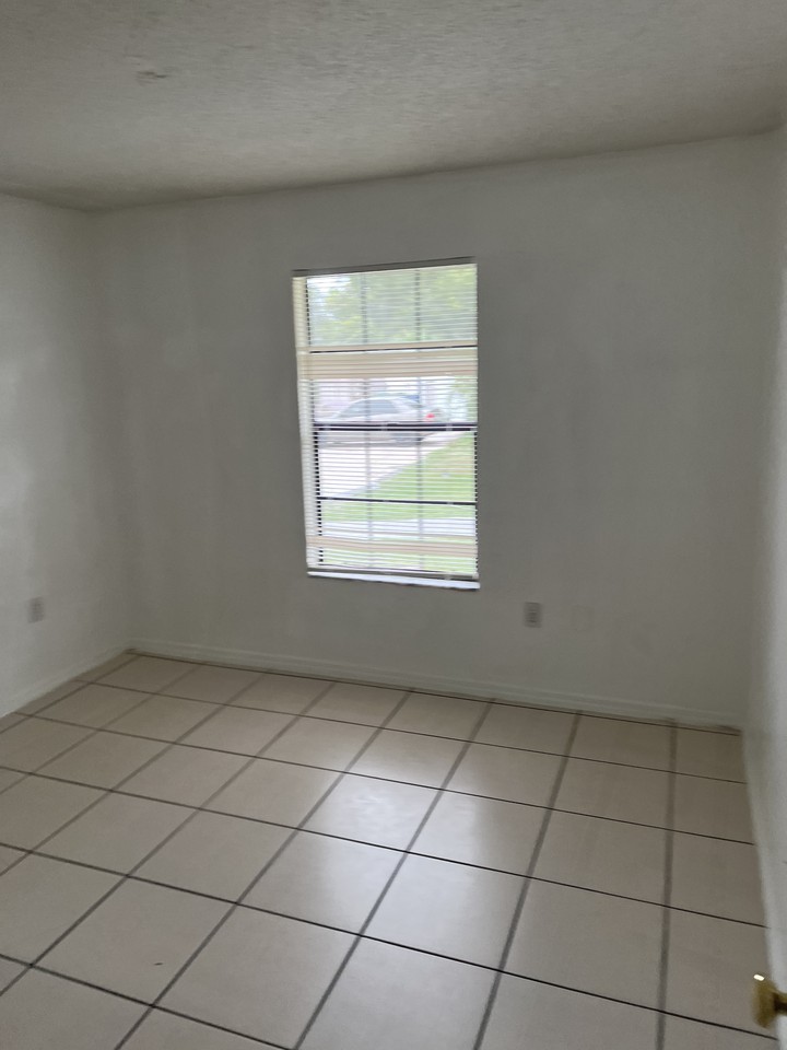 410 Thor Ave Se #3 - Photo 7 of 30