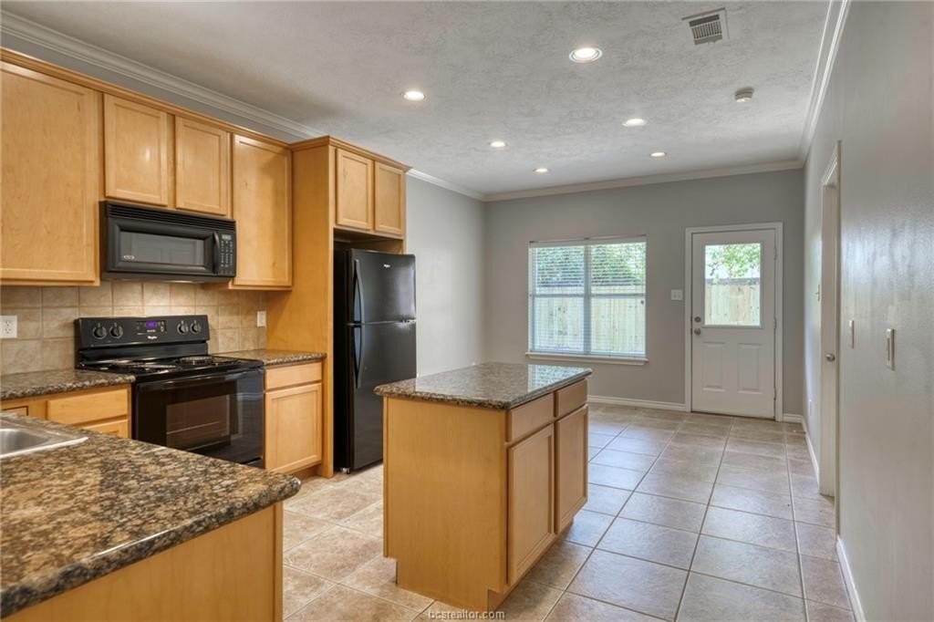 201 Richards St #A - Photo 4 of 16