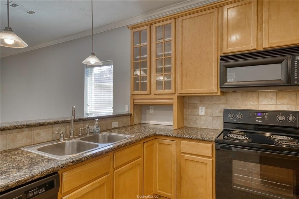 201 Richards St #A - Photo 5 of 16