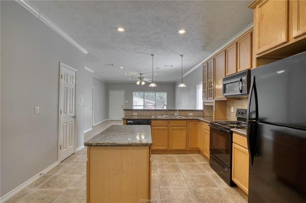201 Richards St #A - Photo 6 of 16