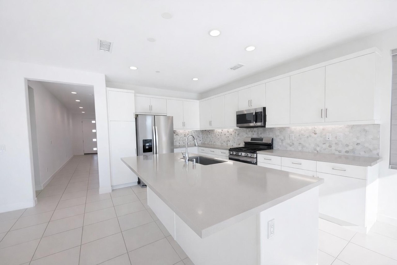 35770 Mccarthy St - Photo 2 of 34