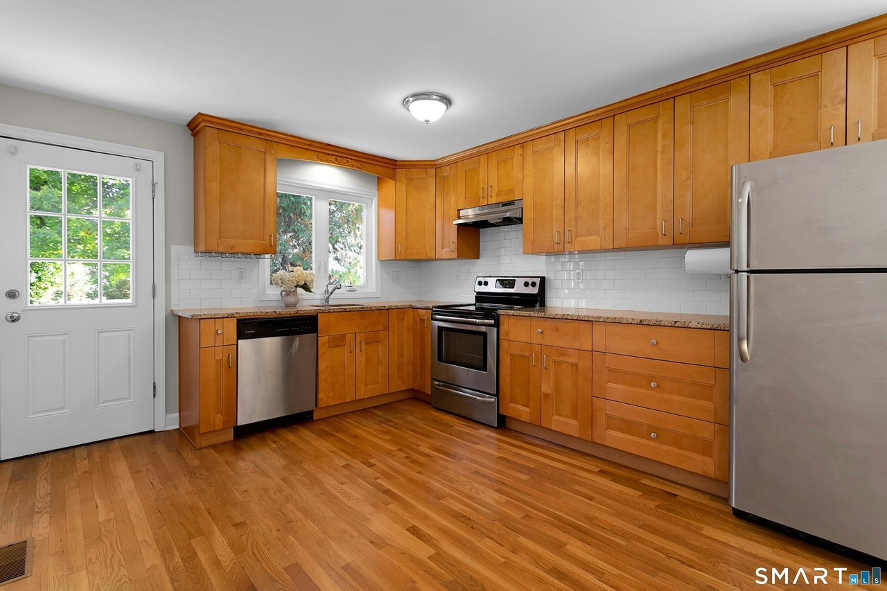 119 Forest St #A - Photo 4 of 20