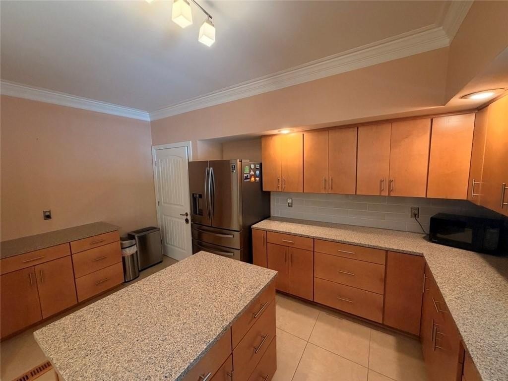 210 Wessex Ct - Photo 4 of 50