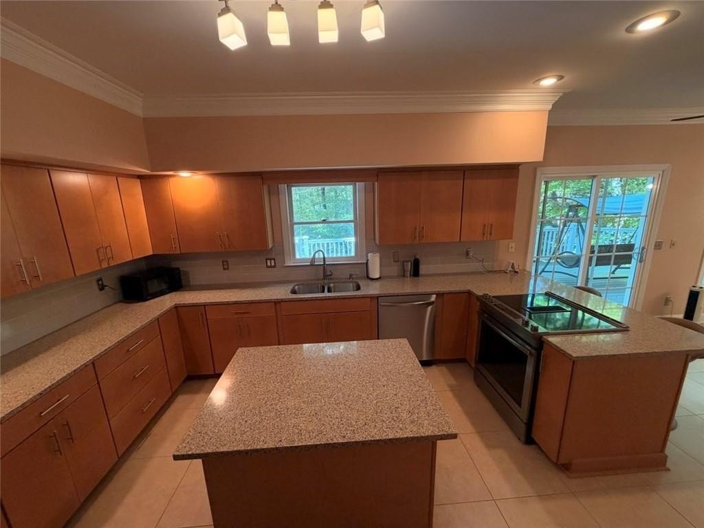 210 Wessex Ct - Photo 5 of 50