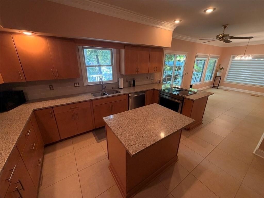 210 Wessex Ct - Photo 6 of 50