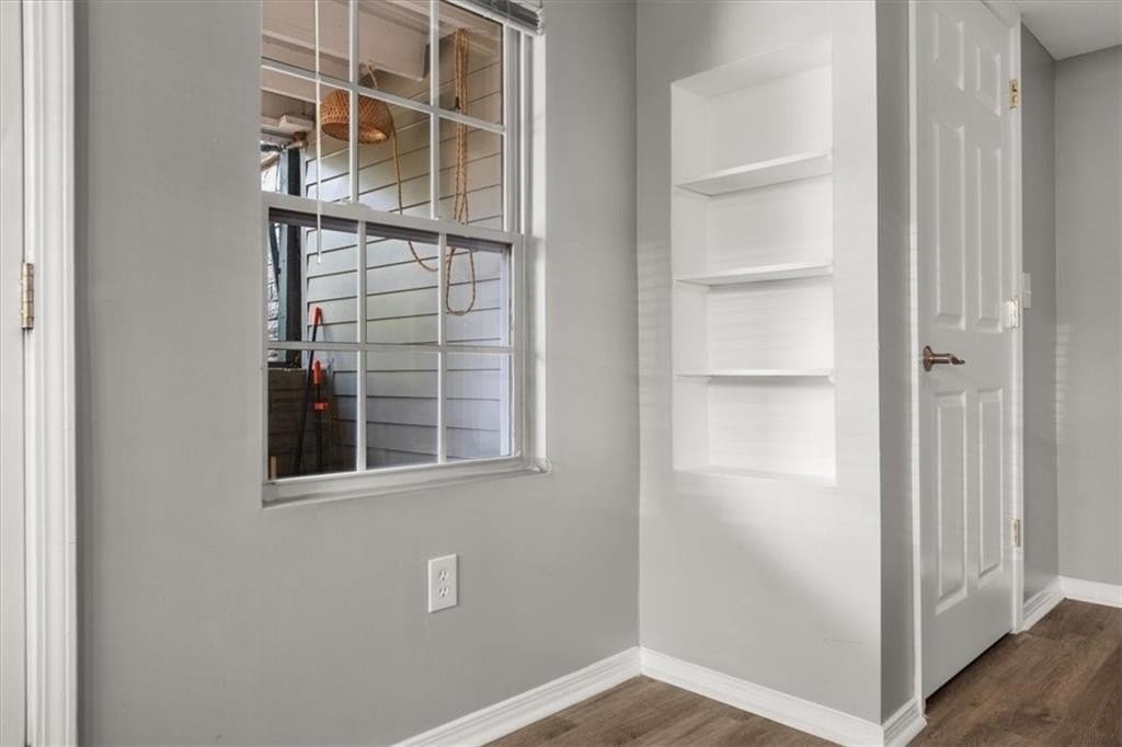 785 Ashland Ave Ne #B - Photo 6 of 20