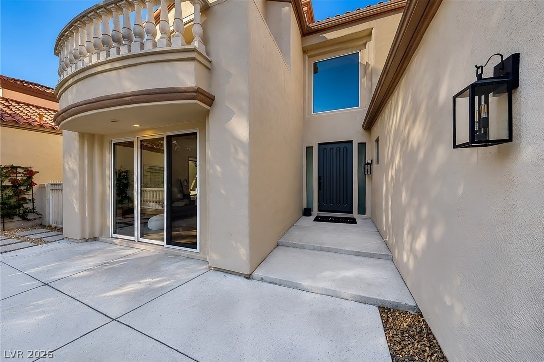 8330 Carmel Ridge Ct - Photo 3 of 48