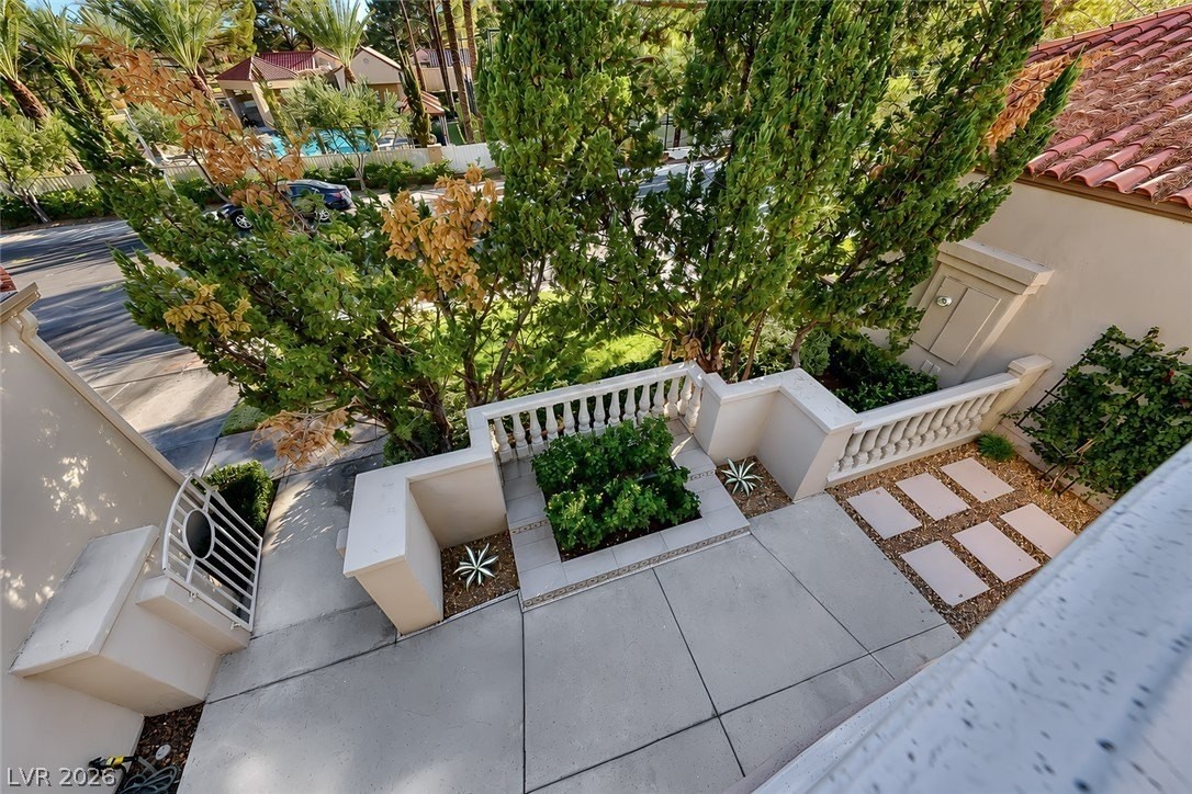 8330 Carmel Ridge Ct - Photo 4 of 48