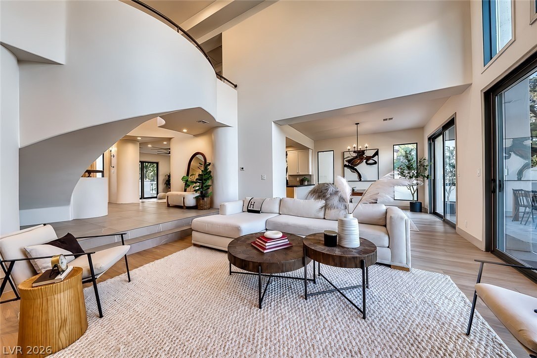 8330 Carmel Ridge Ct - Photo 7 of 48