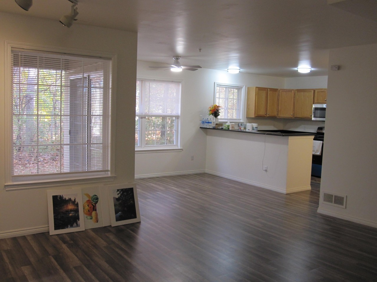 3055 Barclay Way - Photo 4 of 24