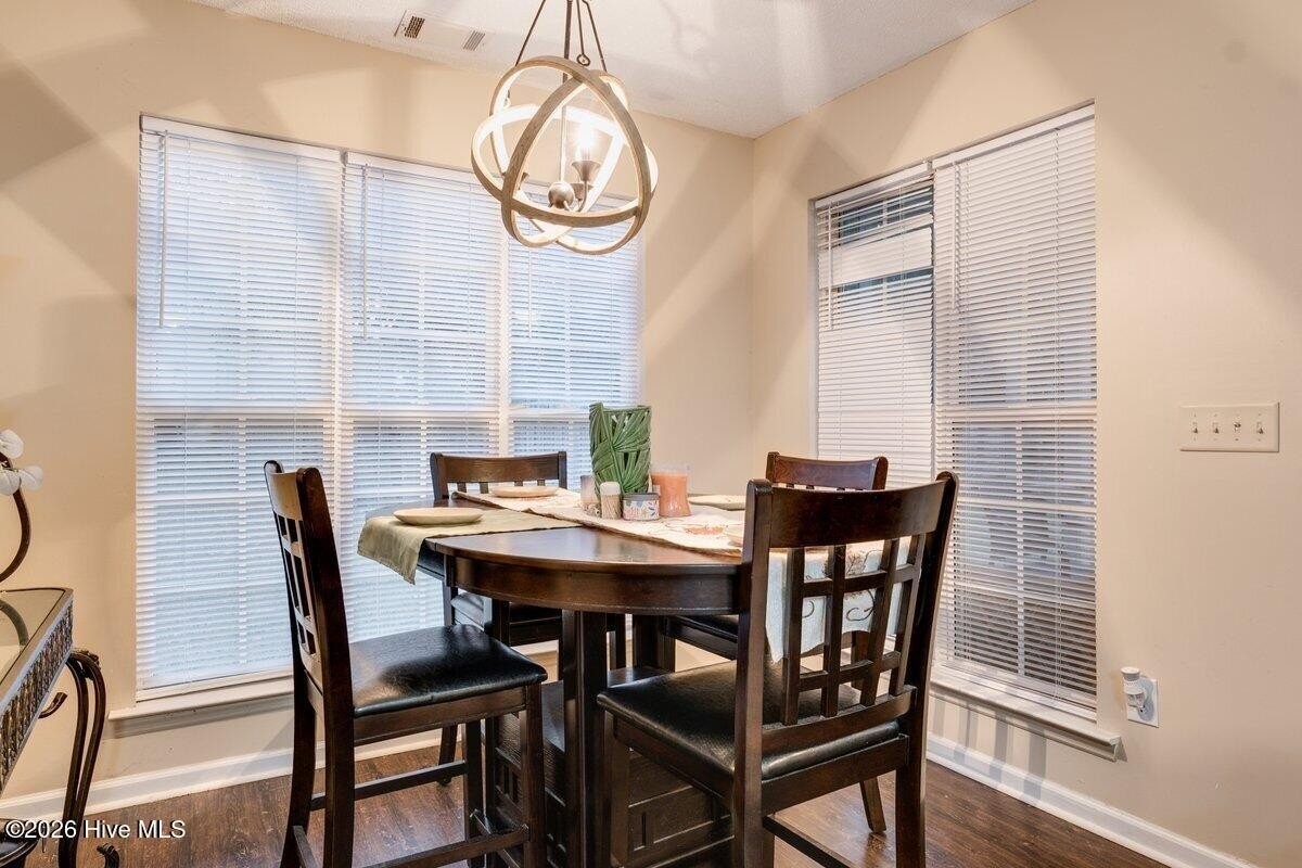 1023 Woodberry Dr - Photo 4 of 19